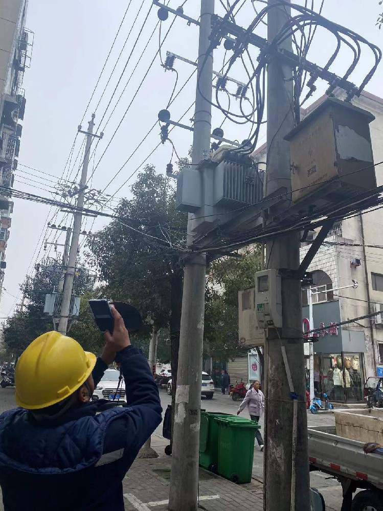 宏博測控進行架空線路巡檢現場