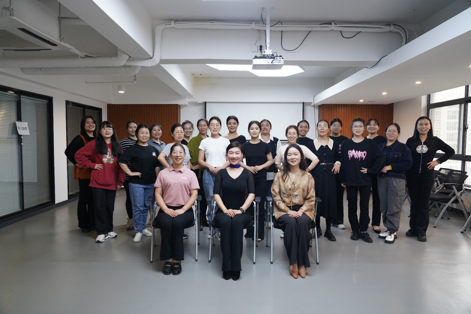 9.30商務禮儀 (1).JPG