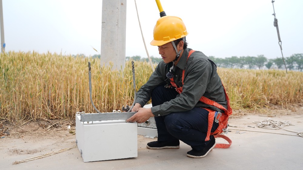 安裝配電自動化饋線終端.jpg